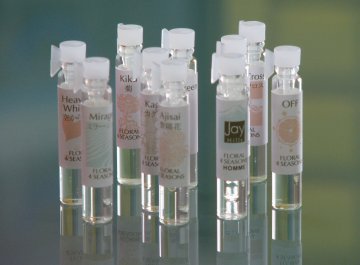 2012崖っぷち香水ミニボトル