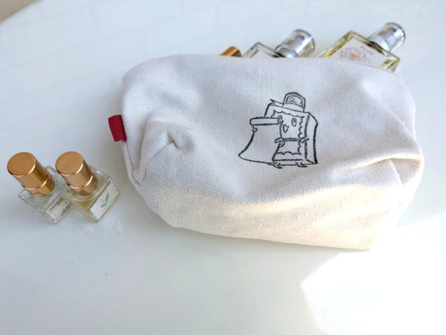 シンプルなポーチ