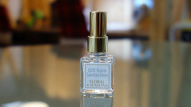 サンタの贈り物キューブボトル